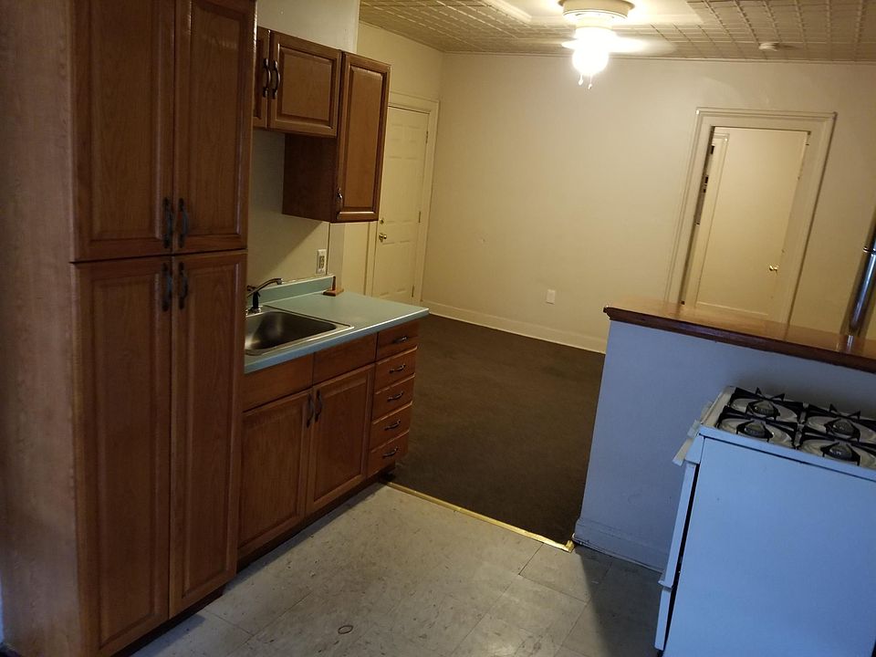 1st image of 461 W Main St Fl 3rd