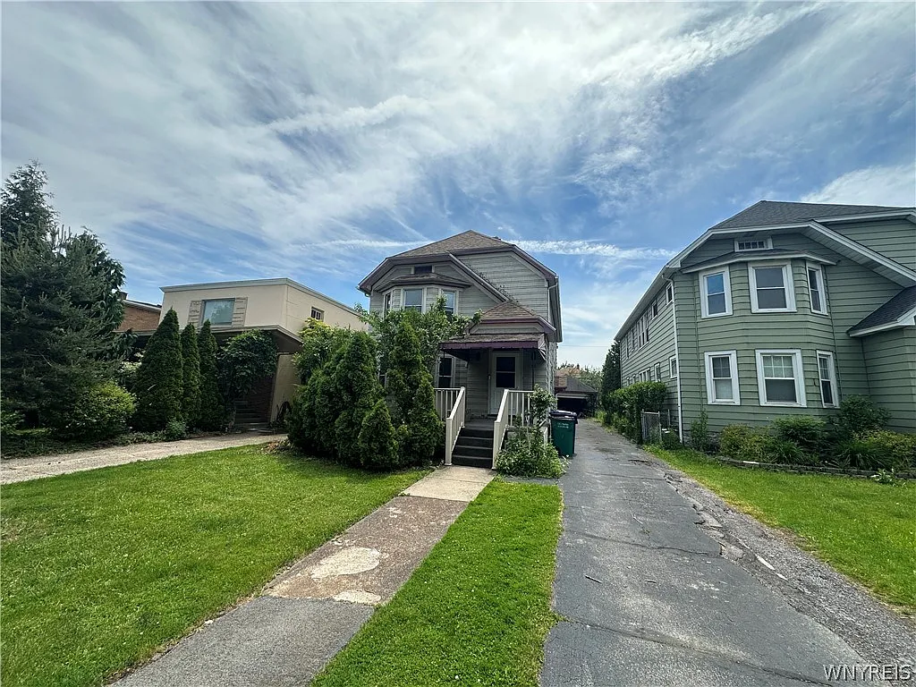 2 bed, 1.0 bath, 2381 sqft, $1,400 — Photo 2