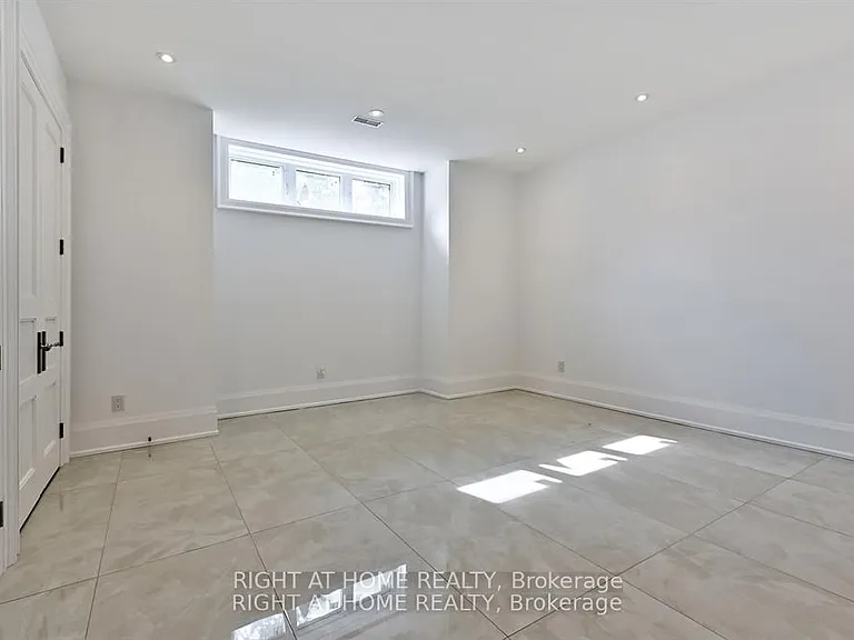 27 Hurlingham Cres — Photo 41