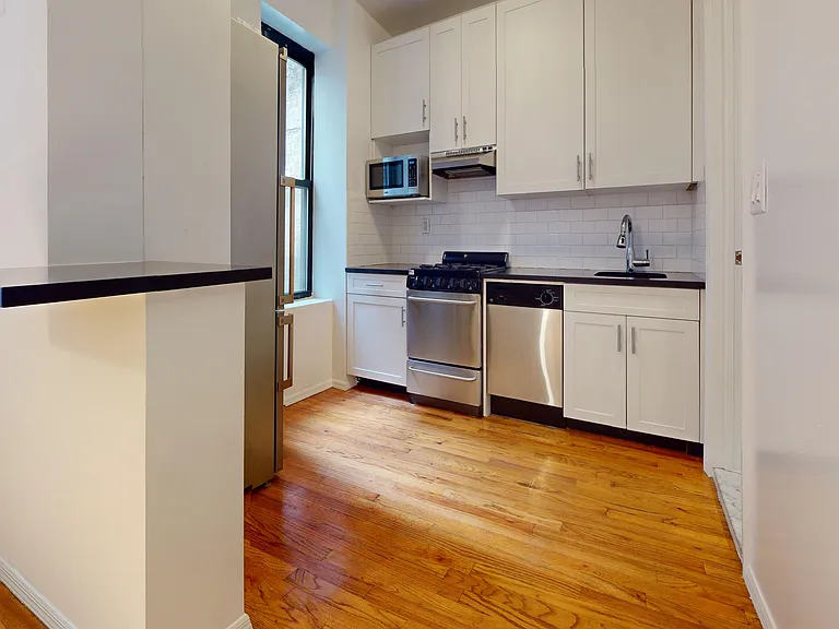 240 Waverly Pl #21 — Photo 4