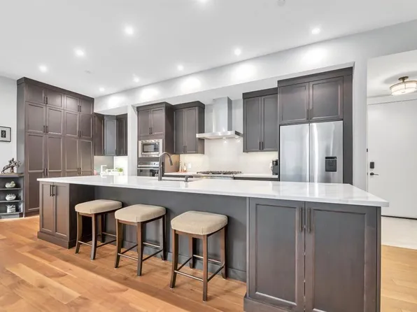 105 N Lebel Cres NW #302, Calgary, AB T3B 6M6