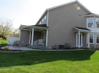 36 Patroon Pointe Dr, Rensselaer, NY 12144