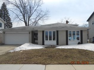 1801 W Pheasant Trl, Mount Prospect, IL 60056