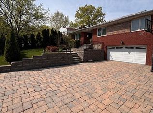 27 Witteman Pl, Staten Island, NY 10301