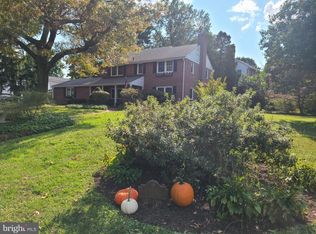 135 Golfview Rd, Ardmore, PA 19003