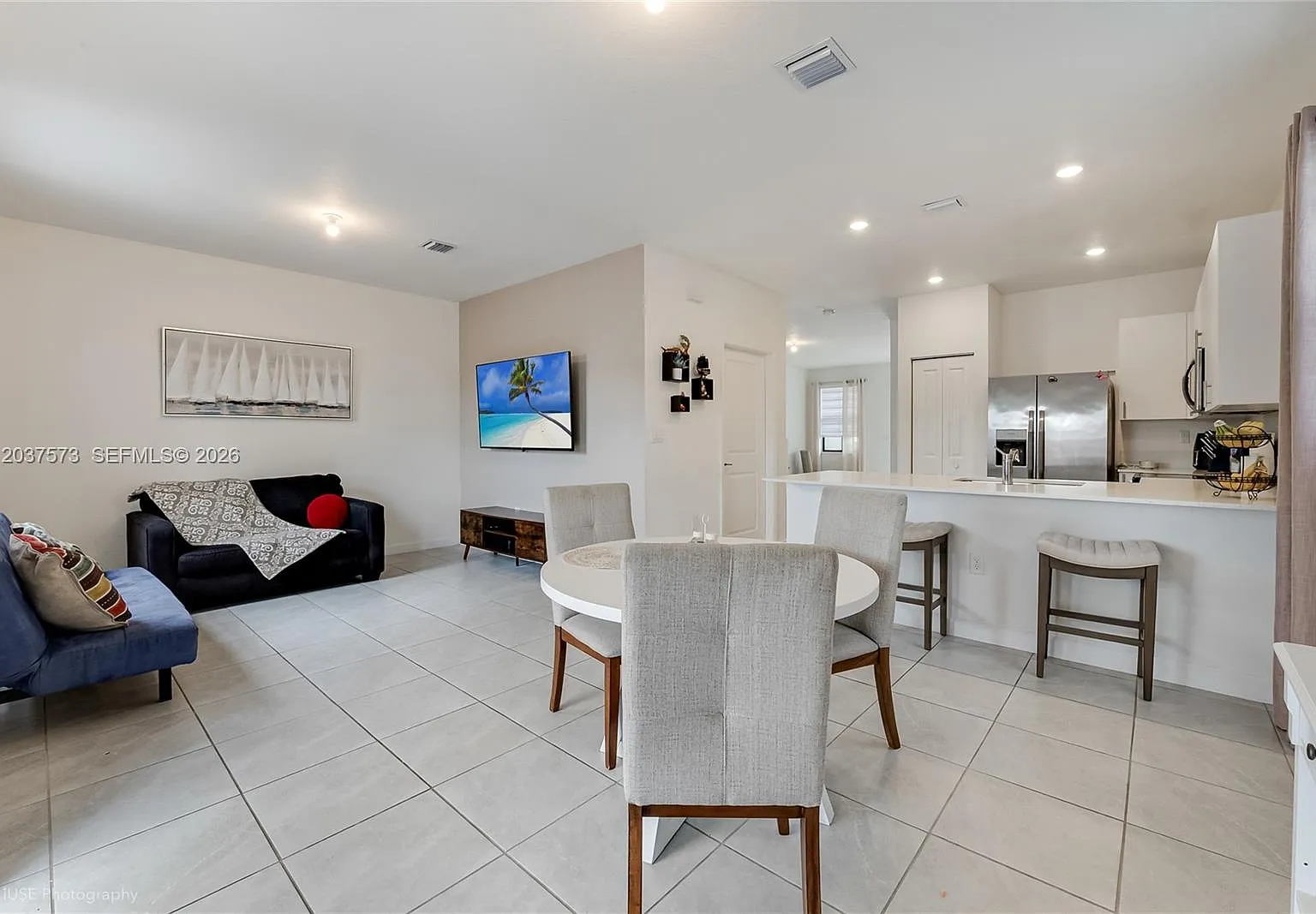 3 bed, 2.5 bath, 1695 sqft, $2,900 — Photo 3