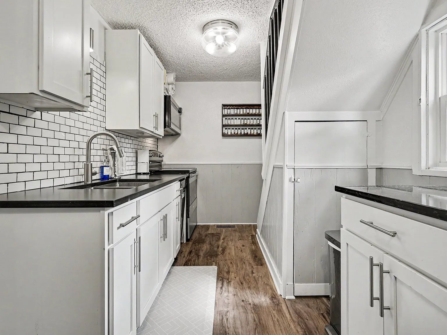 2 bed, 1008 sqft, $2,000 — Photo 3