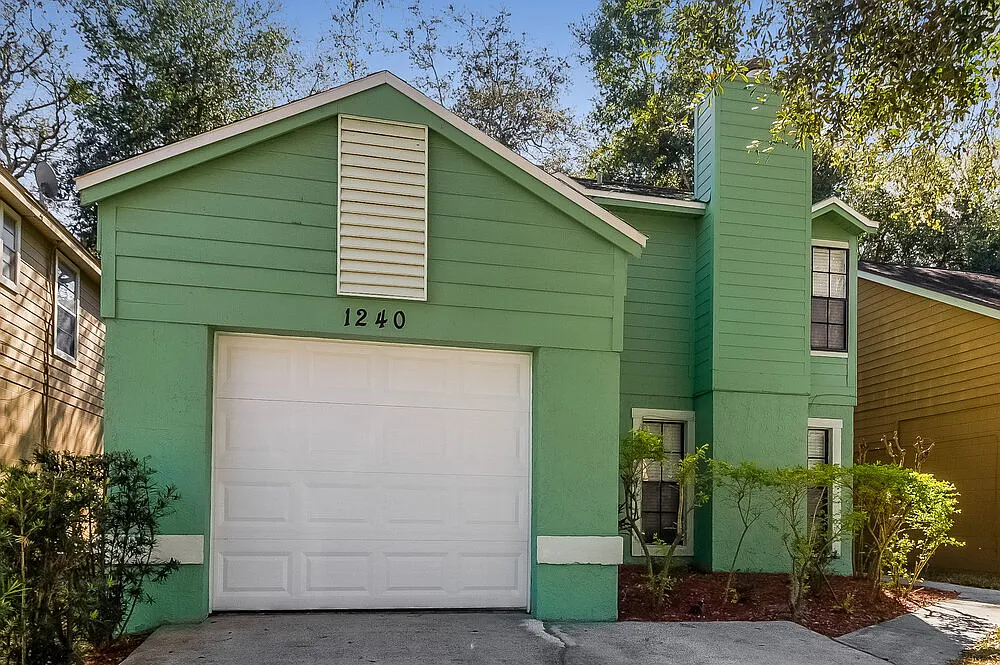 3 bed, 2.5 bath, 1559 sqft, $2,265 — Photo 1