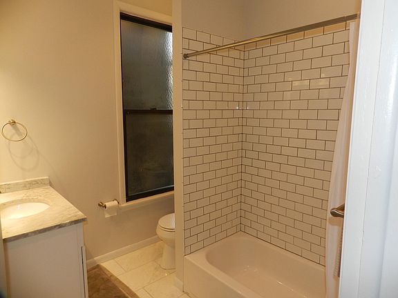 3rd image of 517 W Arlington Pl #2W