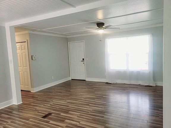 2nd image of 3210 Somerset Dr SE