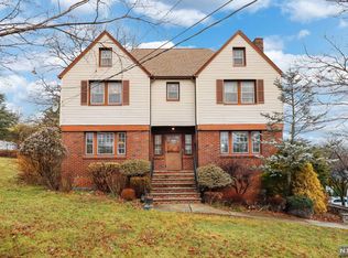 29 E Maple St, Teaneck, NJ 07666