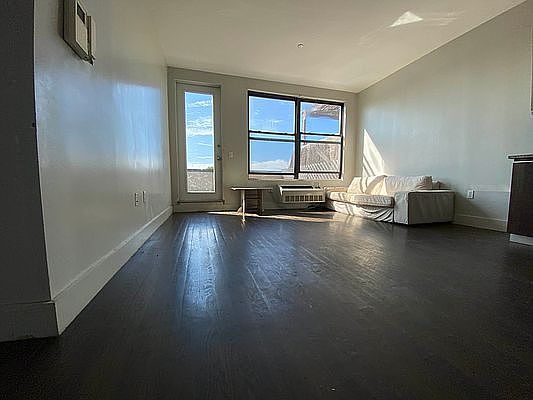 5th image of 41 Kosciuszko St #4C