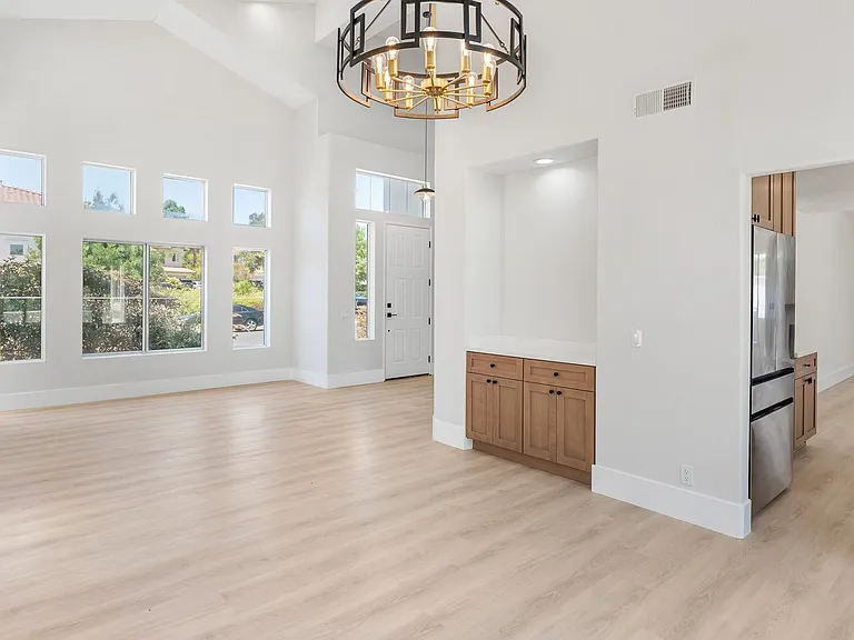 4543 Avenida Manessa — Photo 9