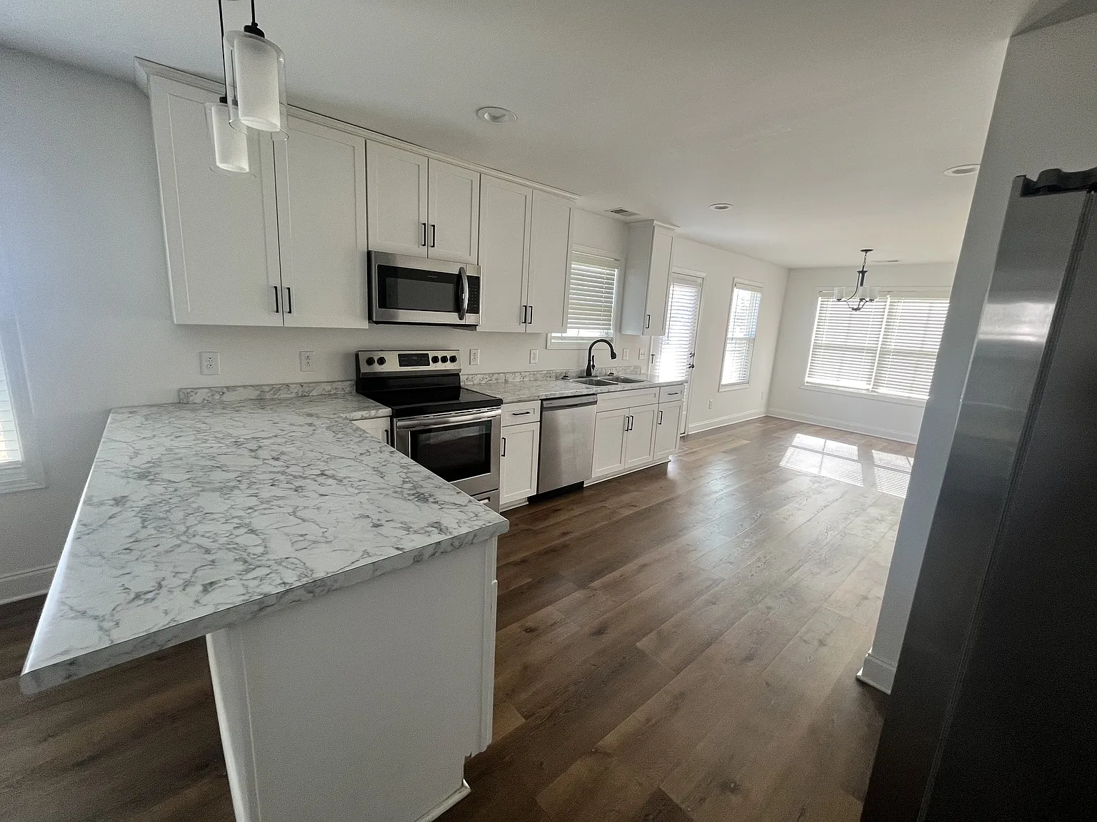 3 bed, 1180 sqft, $1,950 — Photo 3