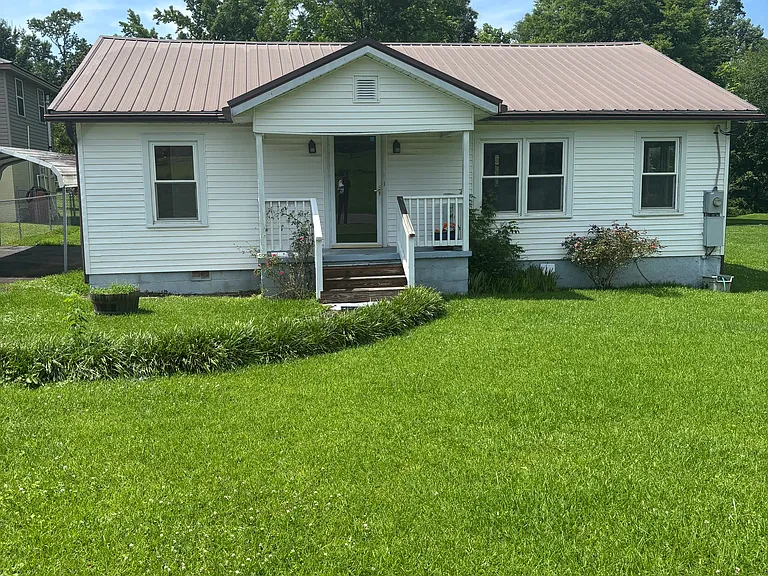 1028 Ethel Ln — Photo 1