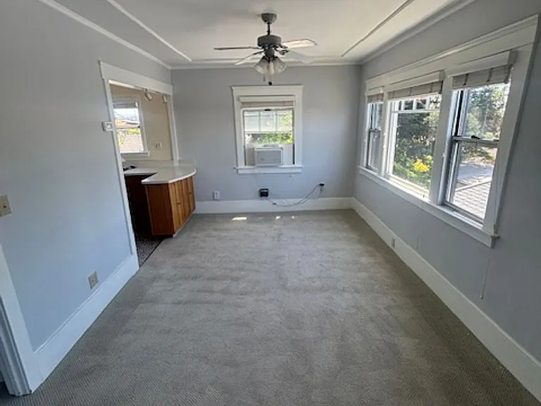 1305 Everett Ave — Photo 4