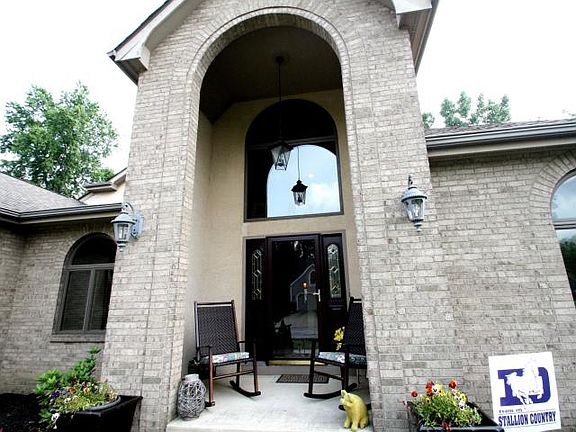 3rd image of 869 Ludwig Dr