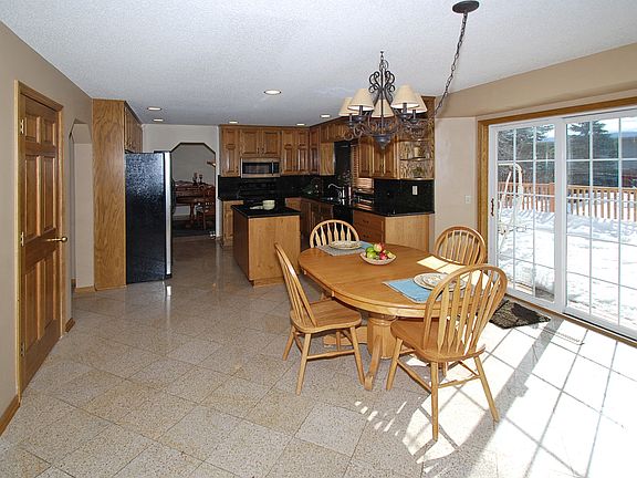 3rd image of 118 White Oaks Ln