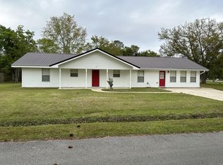 120 Lakeside Dr, Waveland, MS 39576