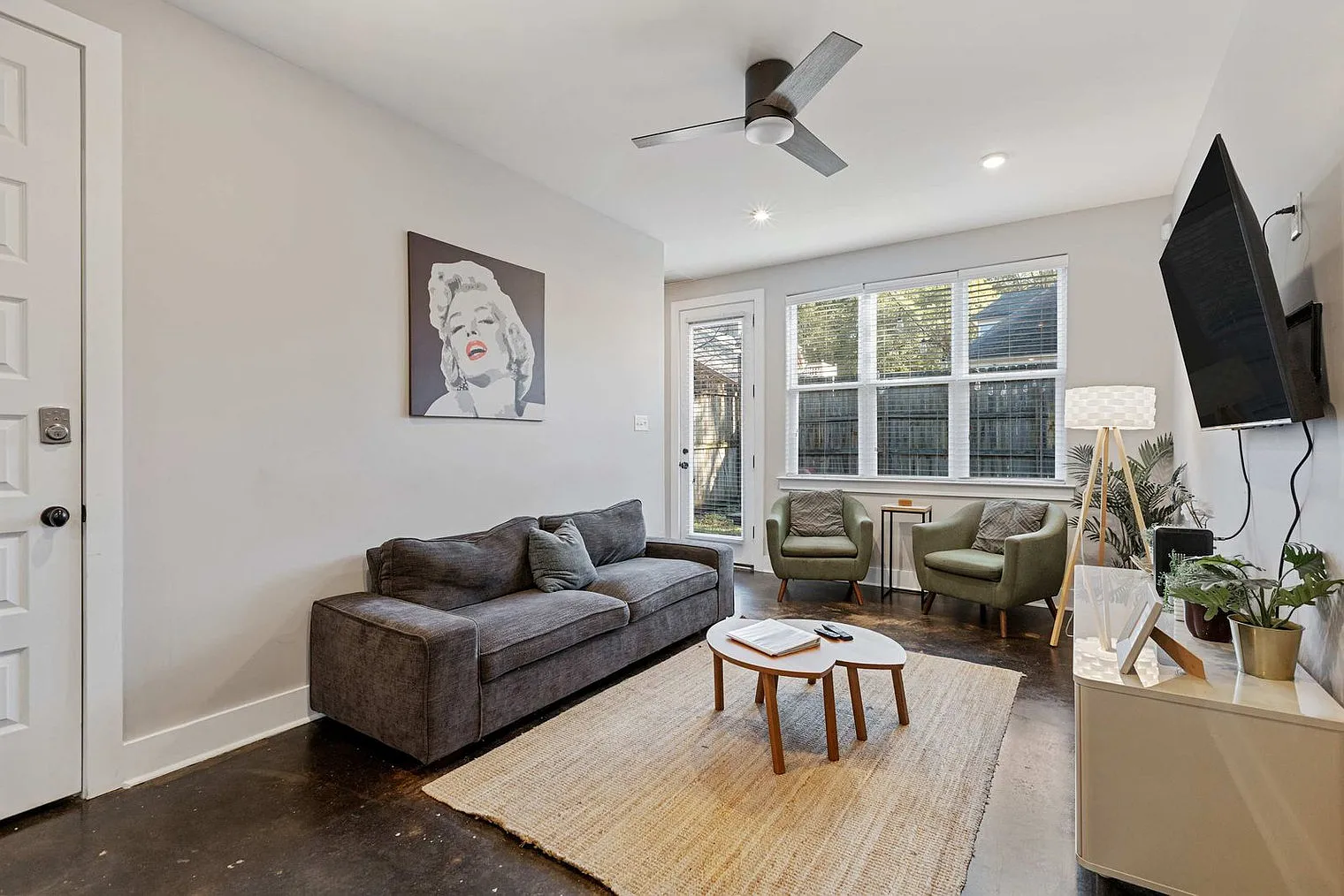 4 bed, 2.0 bath, $3,792 — Photo 2