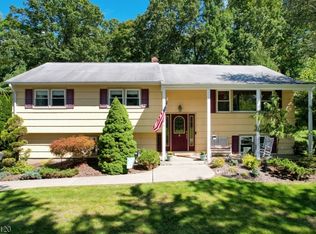 71 Thackeray Rd, Oakland, NJ 07436