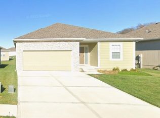 15348 Jessica St, Parkville, MO 64152