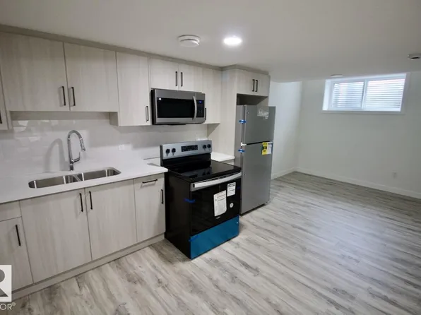 8841 Carson Way SW, Edmonton, AB T6W 5B8