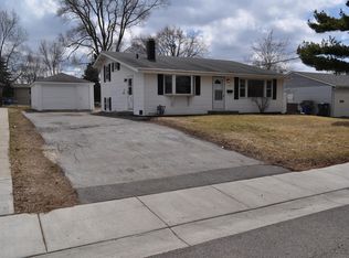 137 Del Rio Rd, Carpentersville, IL 60110