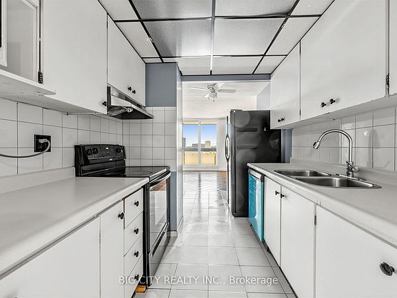 3rd image of 65 Huntingdale Blvd #1006