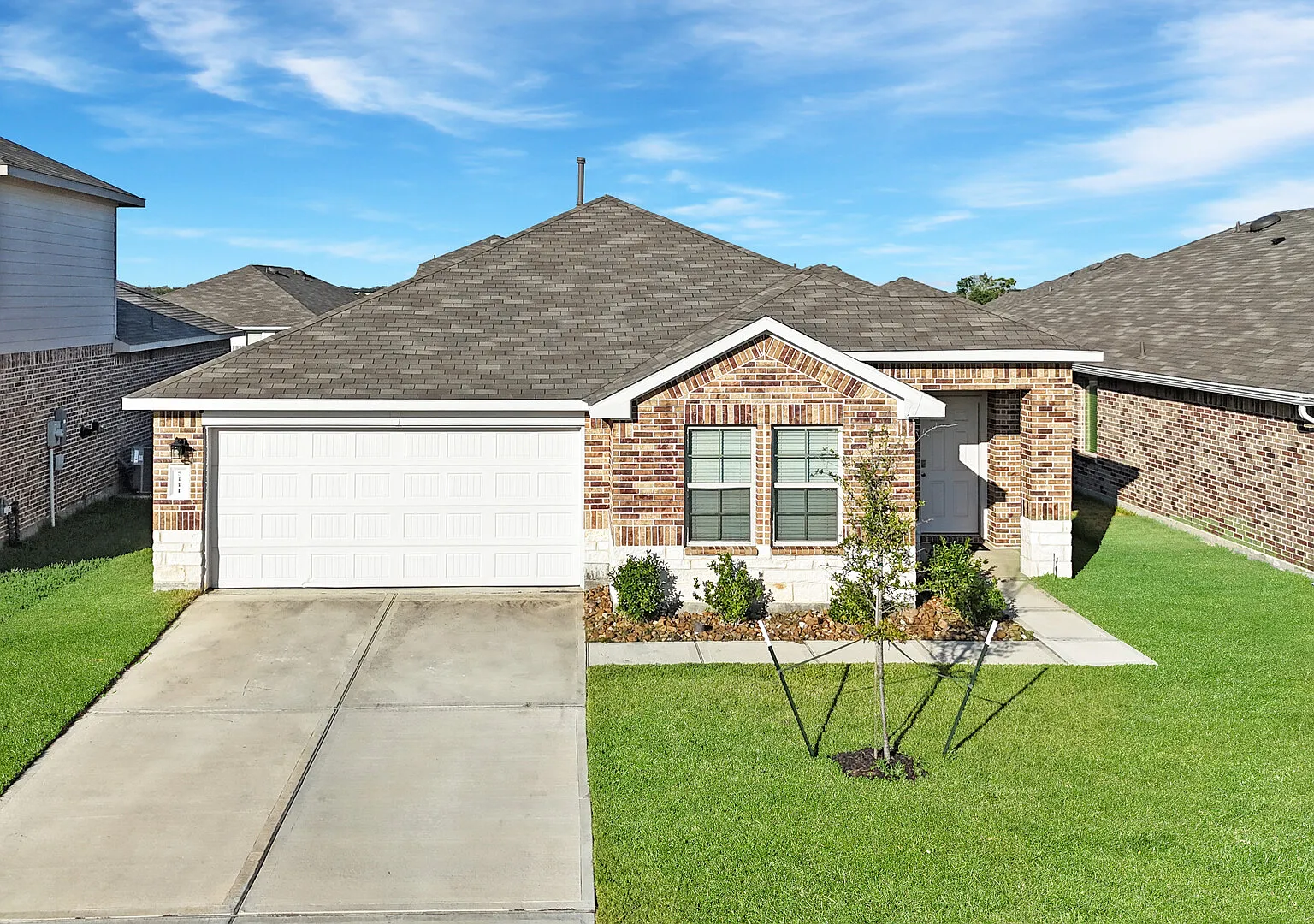 Modern Katy ISD Home with Quartz Countertops, Big Yard & Open Layout — Photo 1