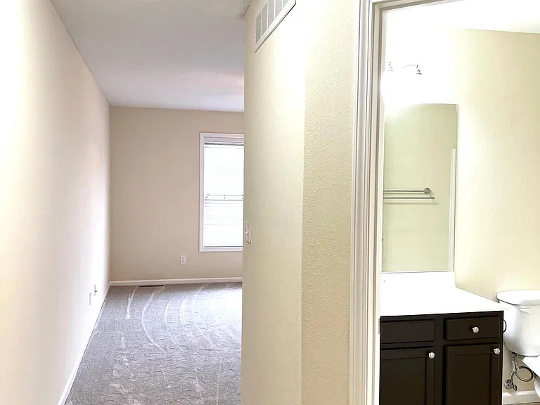 1000 Burton Pl — Photo 9