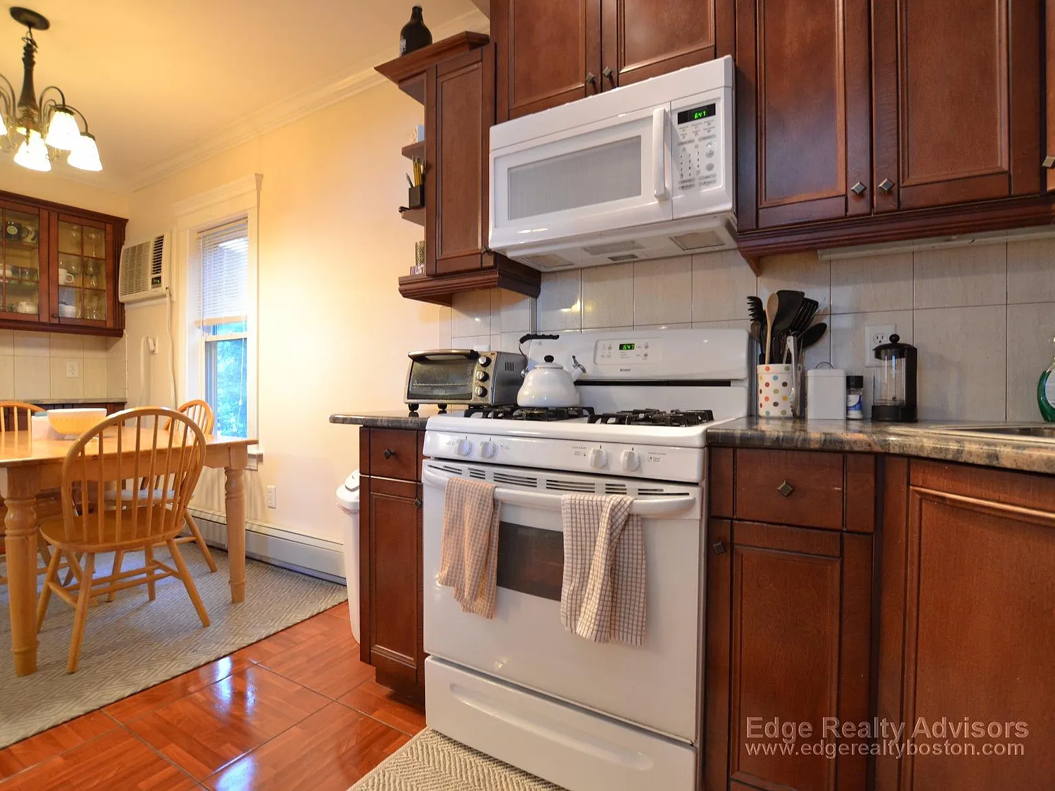 3 bed, 1050 sqft, $3,800 — Photo 4