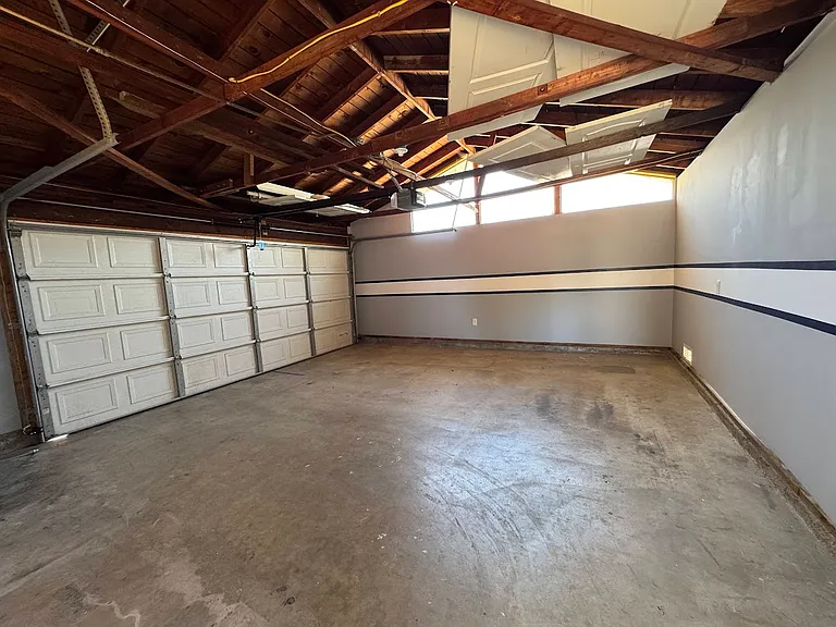 1227 N Garsden Ave — Photo 28