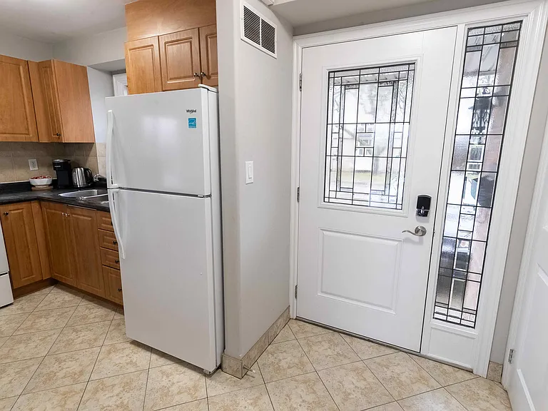 7591 Scholfield Rd — Photo 4