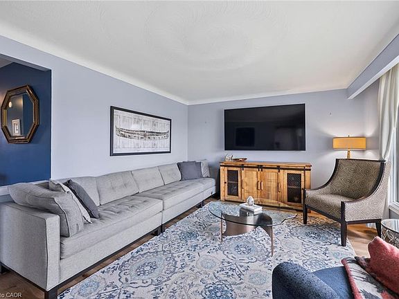 5th image of 42 Atwater Cres