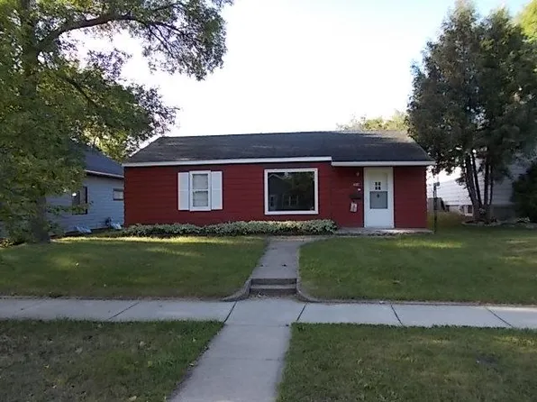 1114 4th St NE, Devils Lake, ND 58301
