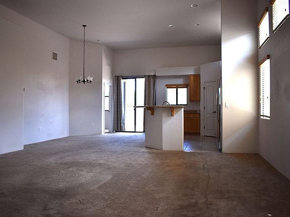 5th image of 1045 Barnes Dr