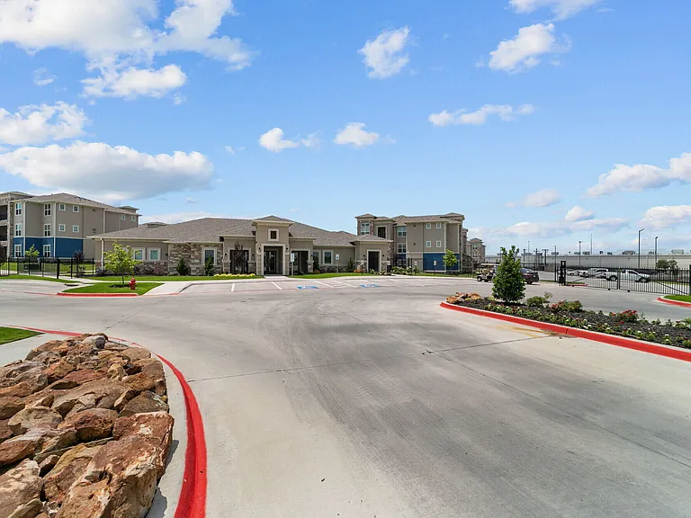 Cross Timbers Apartments — Photo 40
