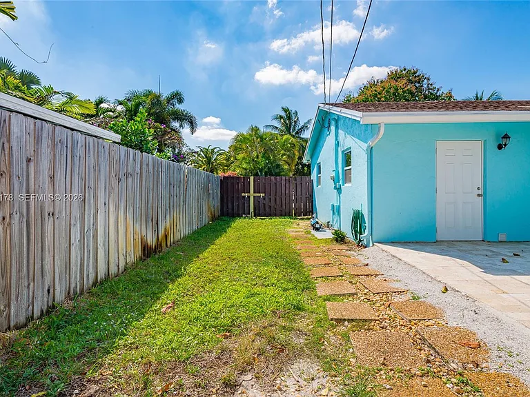 505 Heron Dr — Photo 12