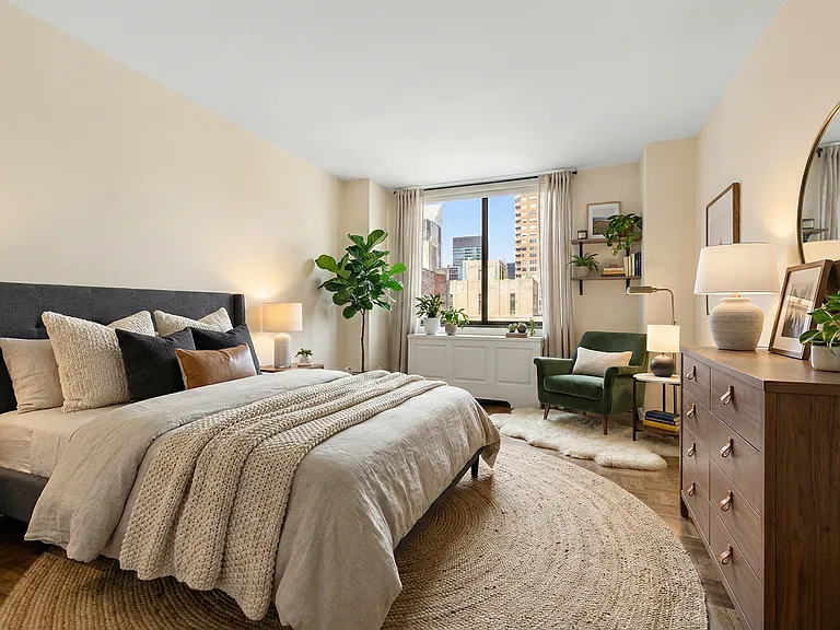 245 E 44th St #27A — Photo 2