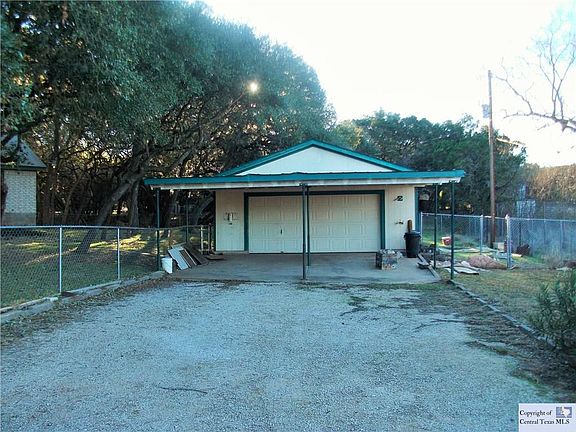 3rd image of 818 Canyon Oaks Dr