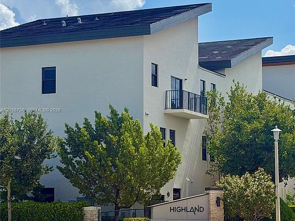 2nd image of 10455 NW 82nd St Unit 10