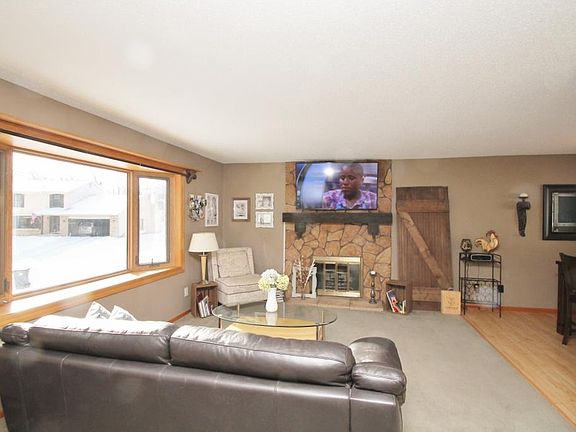 2nd image of 9801 Cromwell Dr