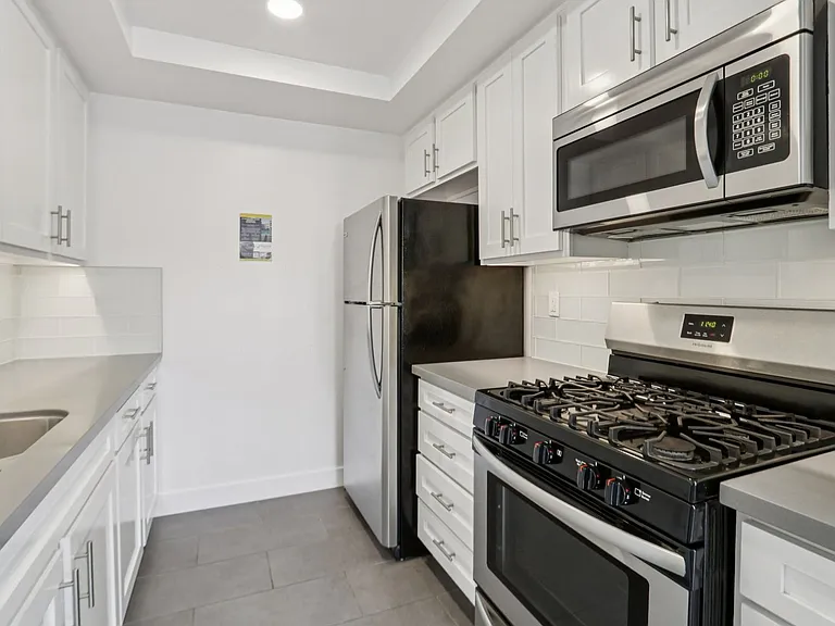 960 N. Alfred — Photo 10