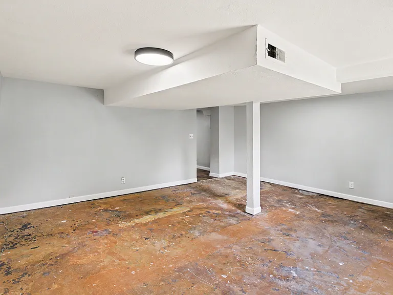 3325 Jefferson St — Photo 12