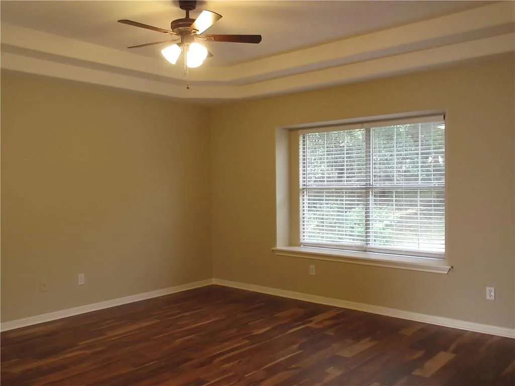 3 bed, 2.0 bath, 1779 sqft, $1,800 — Photo 3