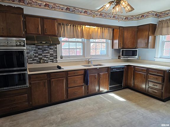 4th image of 2136 Whittier Ave