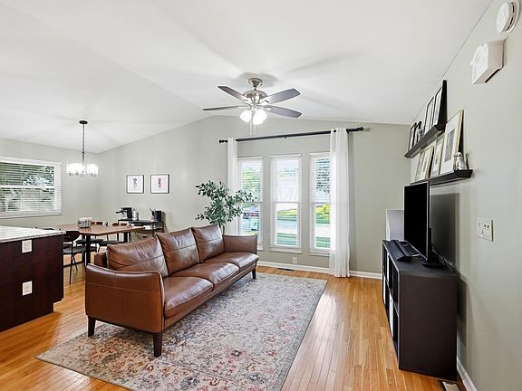 5th image of 6360 Shaftsbury Ln