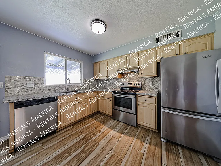 15851 N 23rd St — Photo 10