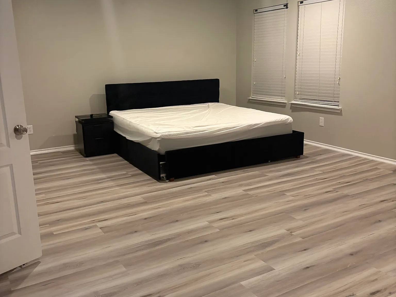 5 bed, 3991 sqft, $3,800 — Photo 4
